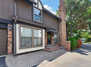 22045 Shore Pointe Ln #60, Saint Clair Shores, MI 48080
