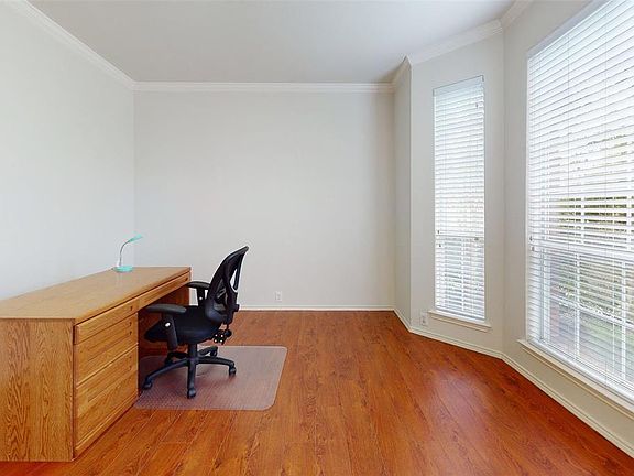 5th image of 2444 Ravenhurst Dr
