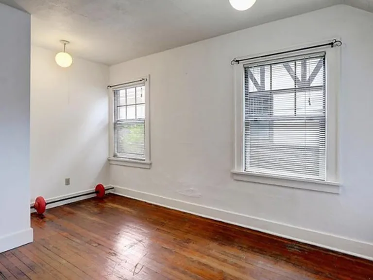2812 Montlake Blvd E — Photo 6