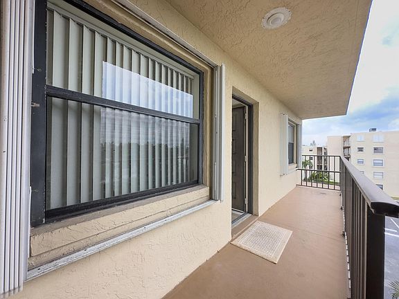 4th image of 896 N Federal Highway #425