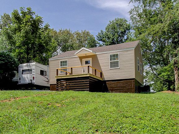 2nd image of 8 Chestnut Dr