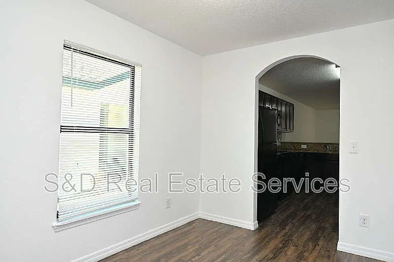 3 bed, 2.0 bath, 1515 sqft, $1,960 — Photo 4