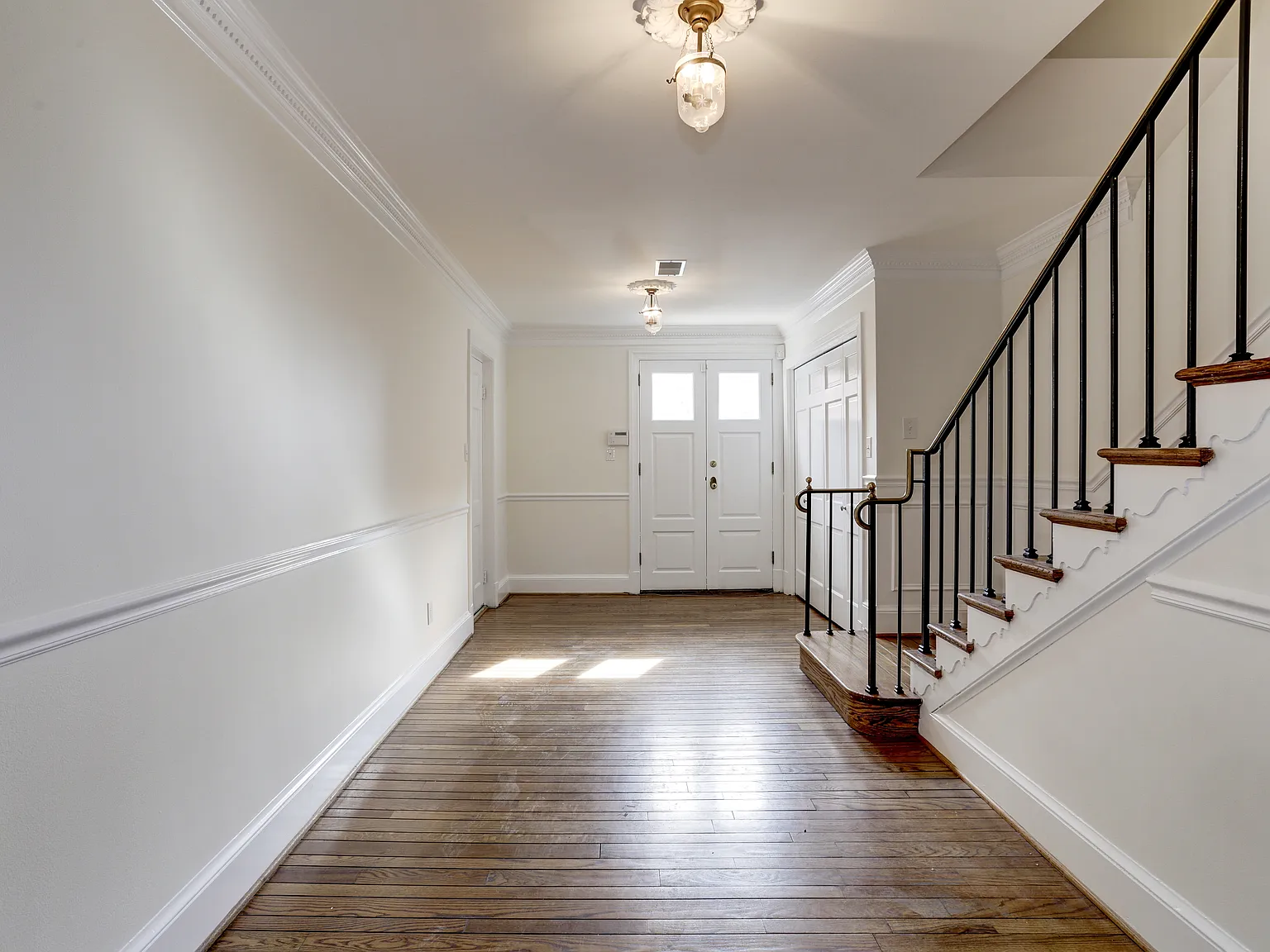 4 bed, 4.5 bath, 2800 sqft, $12,000 — Photo 2