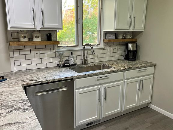 4th image of 2213 Burlington Dr