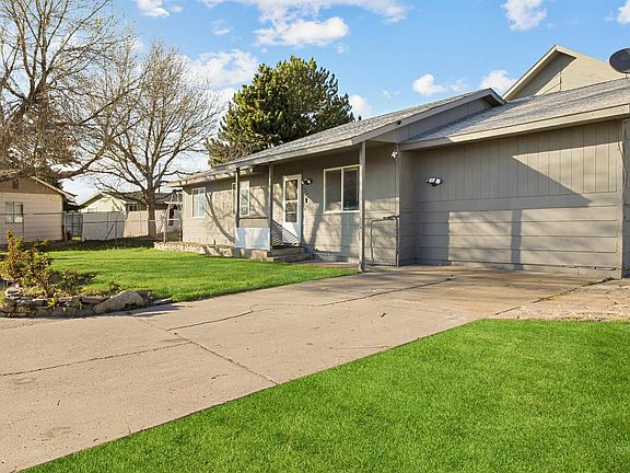 2nd image of 106 Maplewood Cir