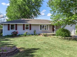 5181 Lake Rd, Mattoon, IL 61938