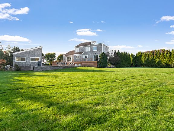 2nd image of 4 Bayview Dr