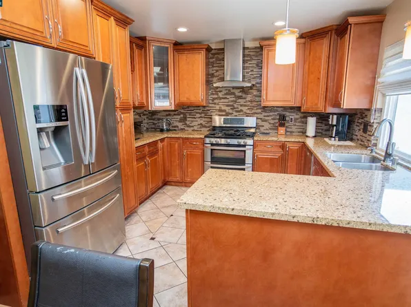 1237 Fairway Dr, Richmond, CA 94803