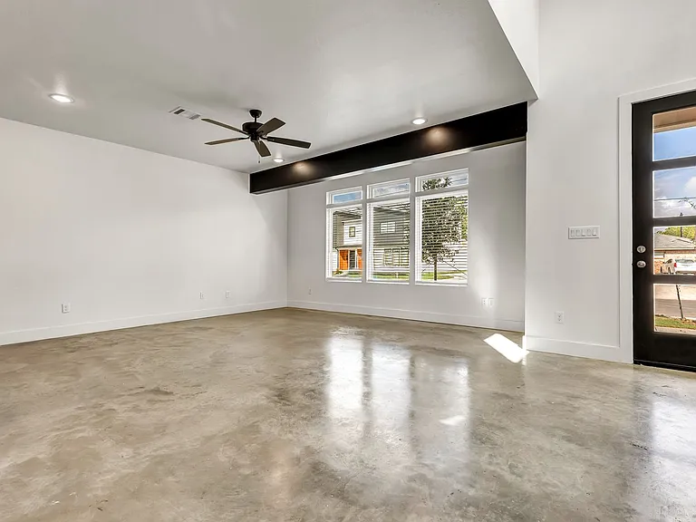 211 Lynn Dr — Photo 15