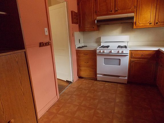 5th image of 3208 Logandale Ave