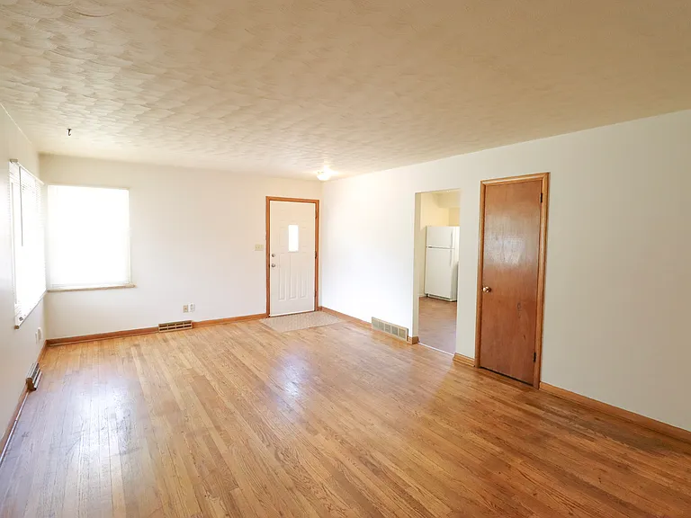 608 Cowan St — Photo 11