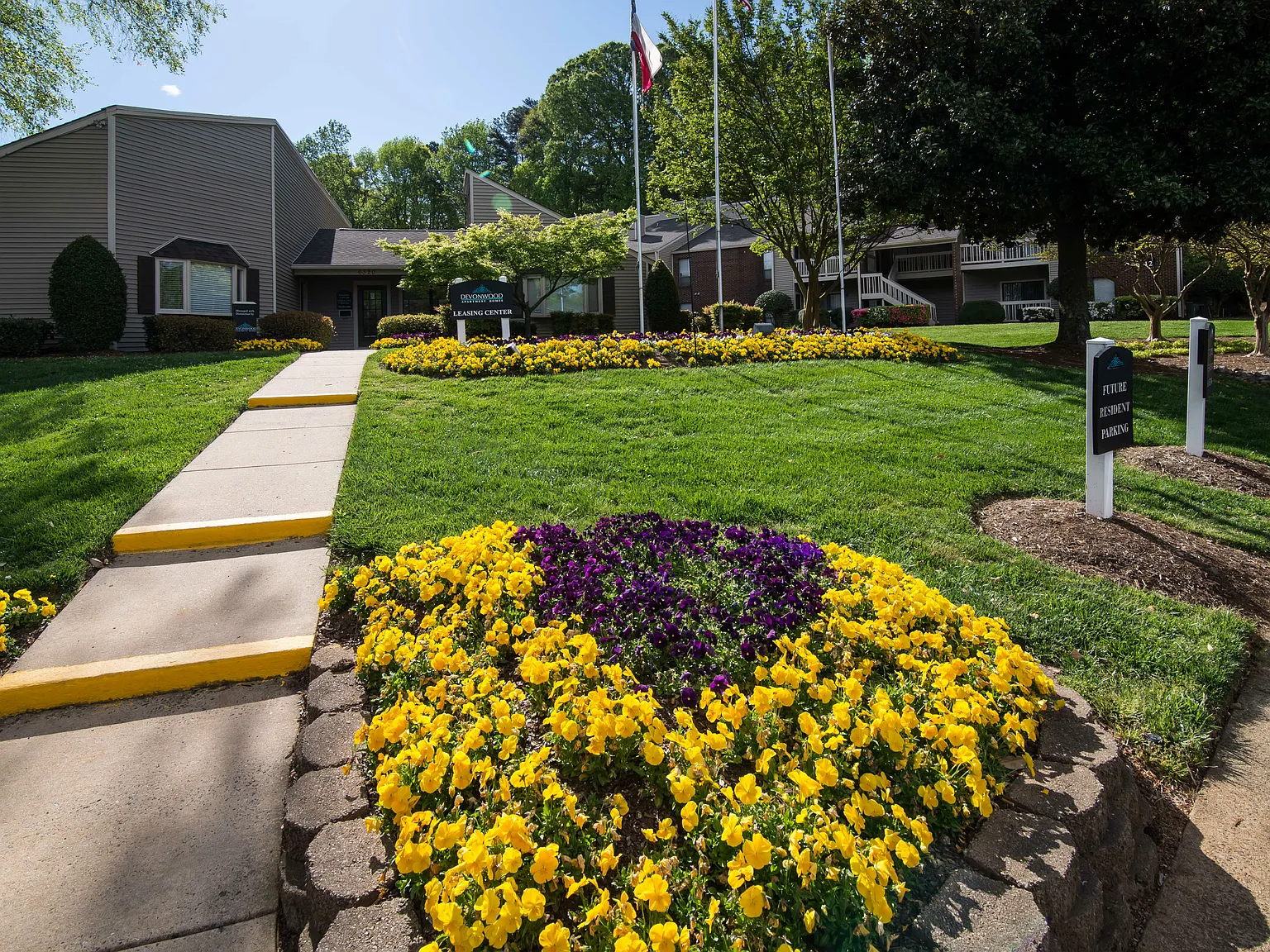 Devonwood Apartment Homes — Photo 2