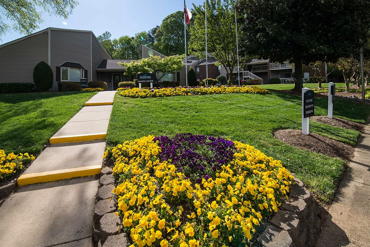 Building Photo - Devonwood Apartment Homes
