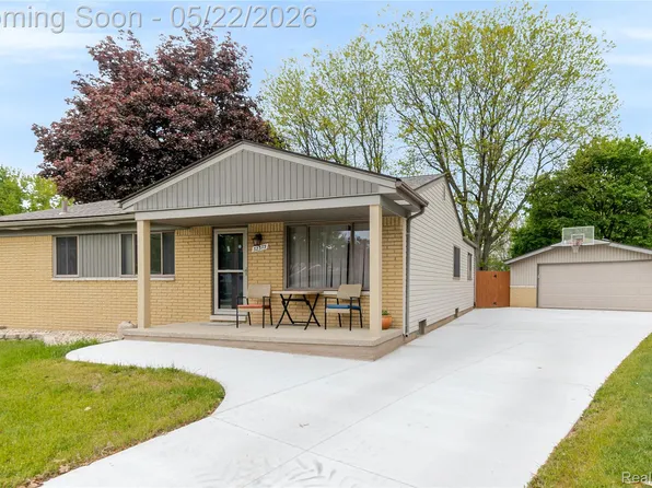32373 Hampton Ct, Fraser, MI 48026