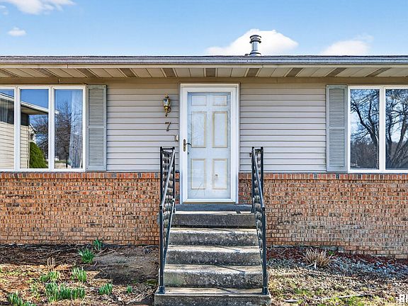 2nd image of 7 Carlton Dr