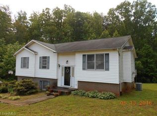 4725 Oak Park Cir, Pfafftown, NC 27040