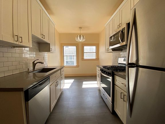 4th image of 212 S Kenmore Ave APT 8
