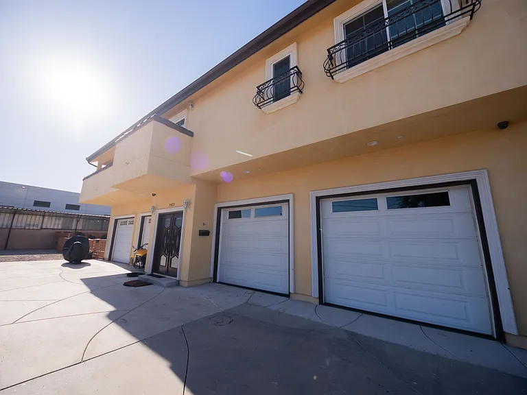 7923 Ledge Ave — Photo 2