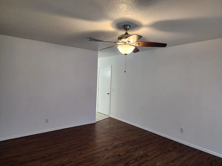 1804 Arthur Ave — Photo 5