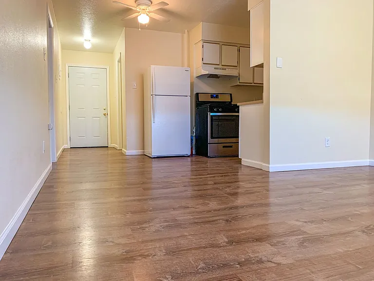MOVE IN SPECIAL Studios @ $749.00 — Photo 23