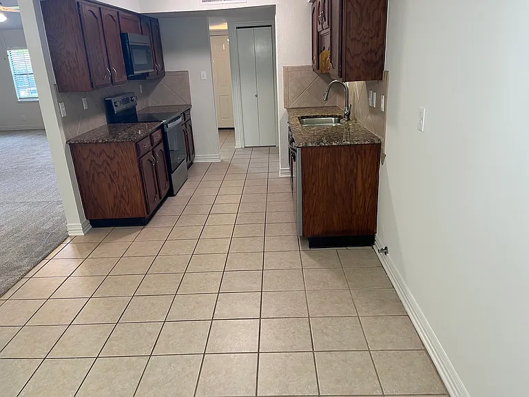 1104 Kesser Dr — Photo 12