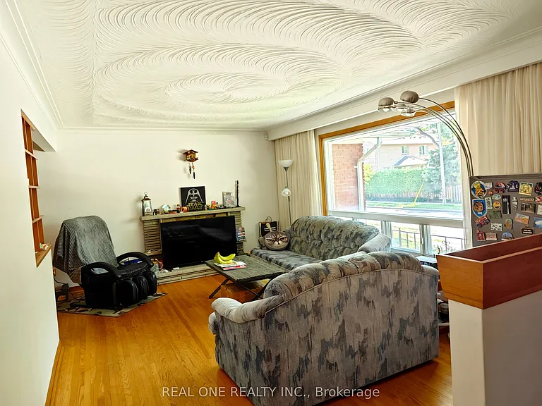 275 Parkview Ave — Photo 8