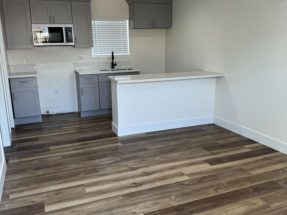 2nd image of 812 Lewis St #C