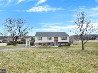 13611 Crossroads Ave, Felton, PA 17322