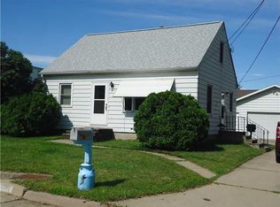 2202 N St SW, Cedar Rapids, IA 52404