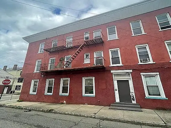 35 William St #R — Photo 3