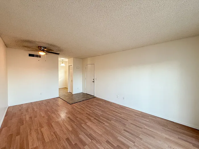 2 bed, 2.0 bath, 904 sqft, $995 — Photo 4