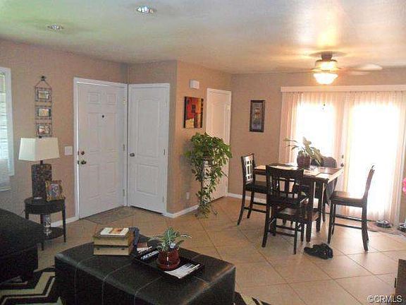 4th image of 1364 N Elderberry Ave