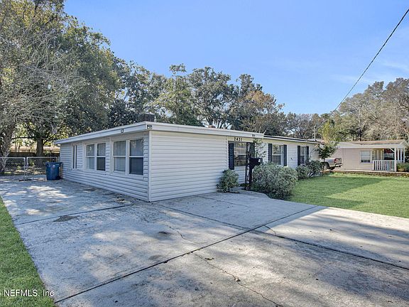 3rd image of 2431 LAKE LUCINA Drive N