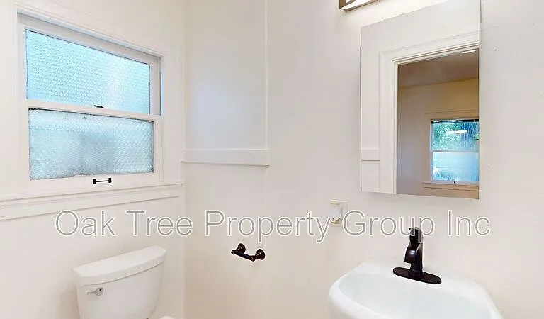 535 41st St #15 — Photo 9