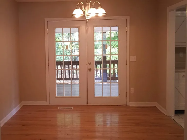 DININGROOM: FRENCH DOORS