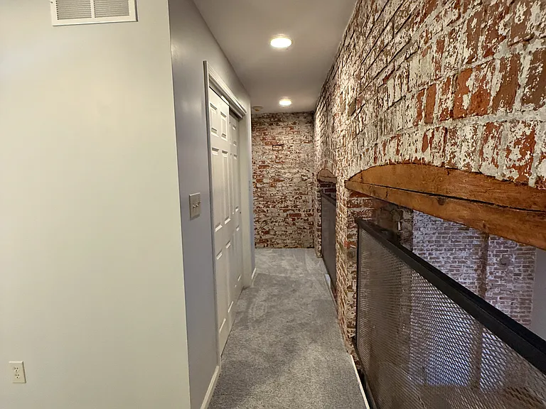 325 W 5th St #5 — Photo 8