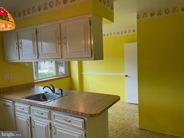 2948 Joey Dr, Philadelphia, PA 19136