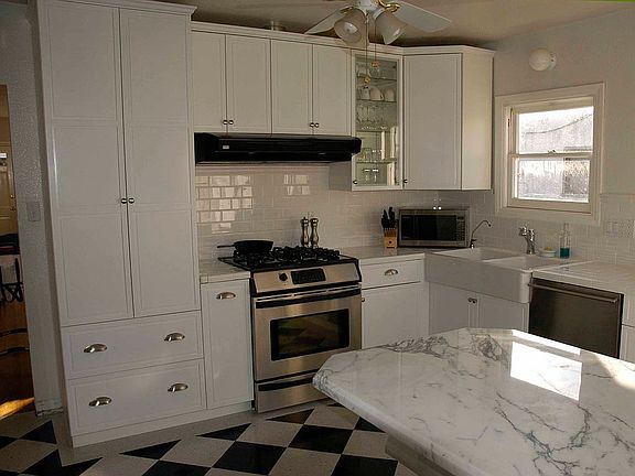 3rd image of 160 22nd St