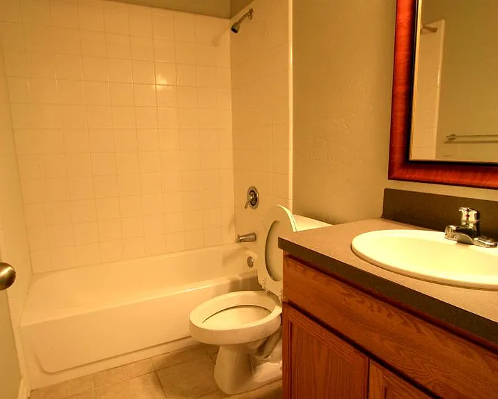 704 Gaytha Cir — Photo 8