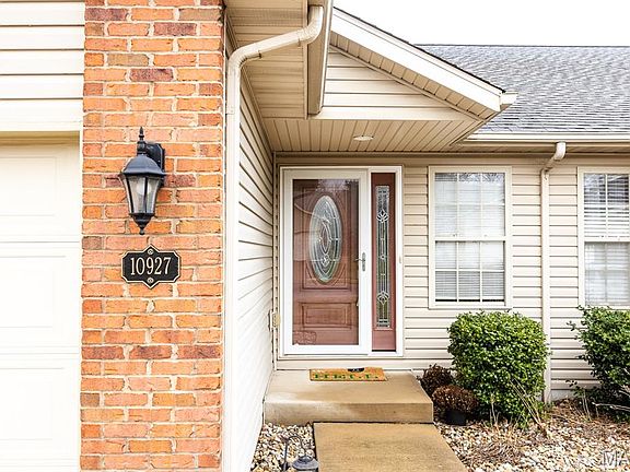 2nd image of 10927 Upland Terrace Dr