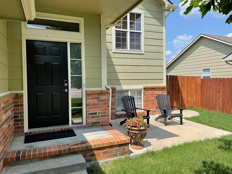 830 S Sunset Cir — Photo 2