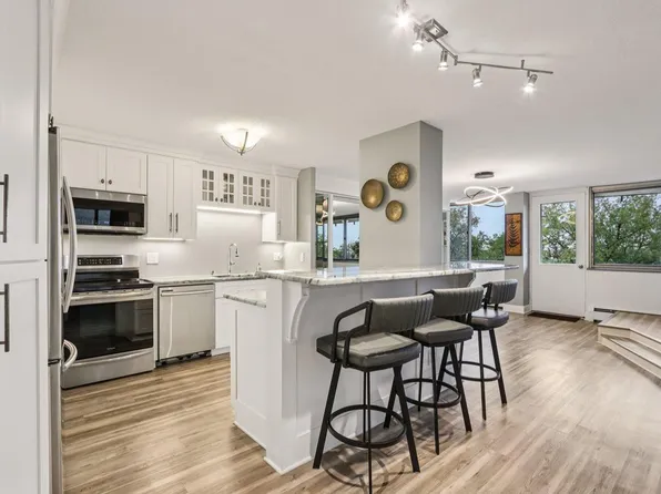 1919 North Summit AVENUE #1D, Milwaukee, WI 53202