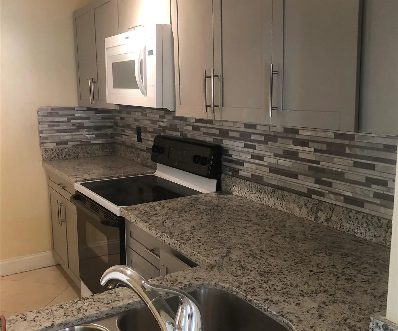 2 bed, 2.0 bath, 754 sqft, $2,000 — Photo 3