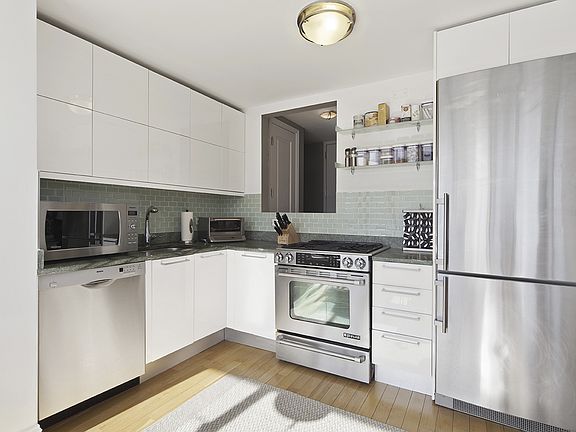 2nd image of 1438 3rd Ave APT 13E