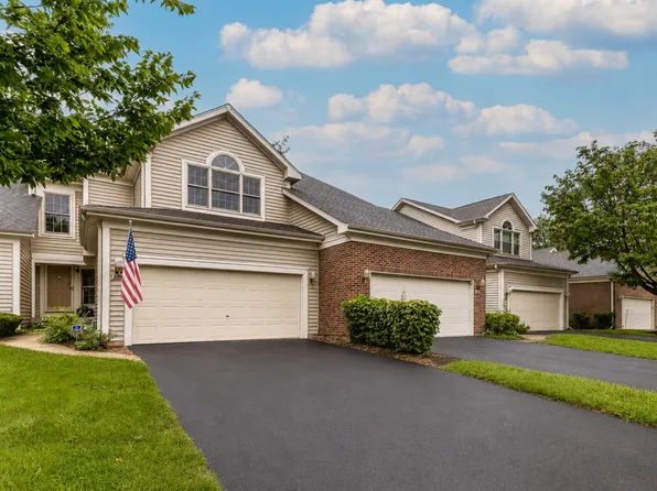 230 Parktrail Ct, Schaumburg, IL 60173