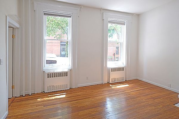 1st image of 260 Hicks St APT 3