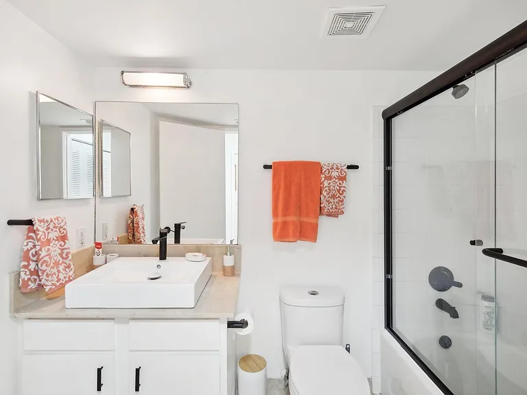 300 Scotia Dr #304 — Photo 16