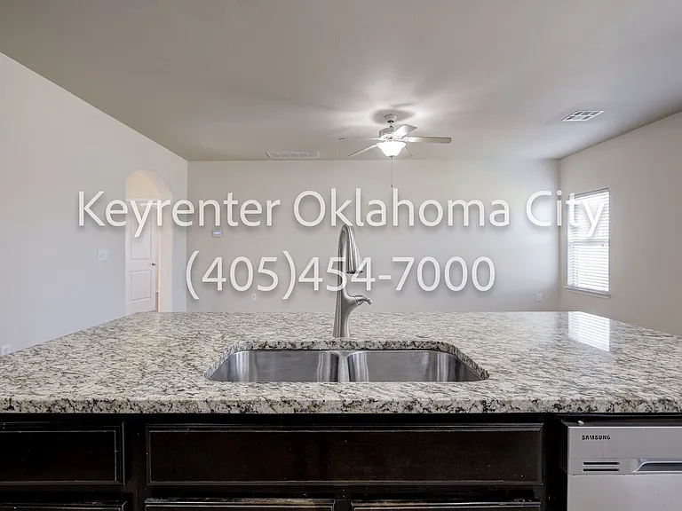 2409 Rosa Cir — Photo 14