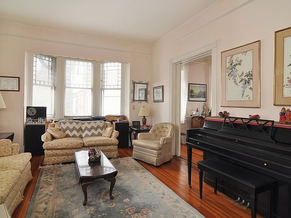 3rd image of 183 Ashford Ave