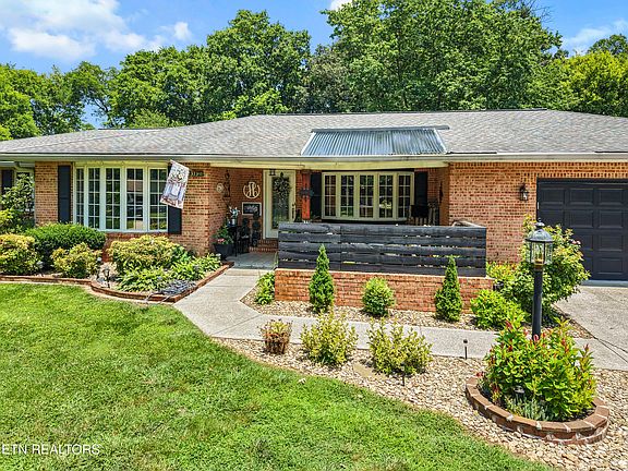 2nd image of 2313 Chesterfield Dr